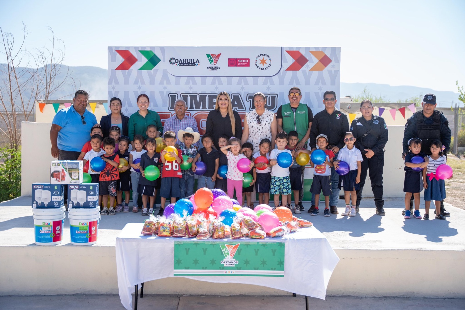 >Mejora Yesica Sifuentes condiciones de planteles educativos de Castaños