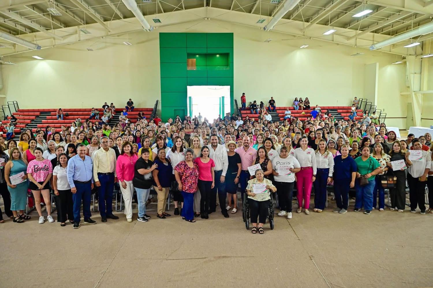 Carlos Villarreal encabeza graduación de “Mujeres al Siguiente Nivel”