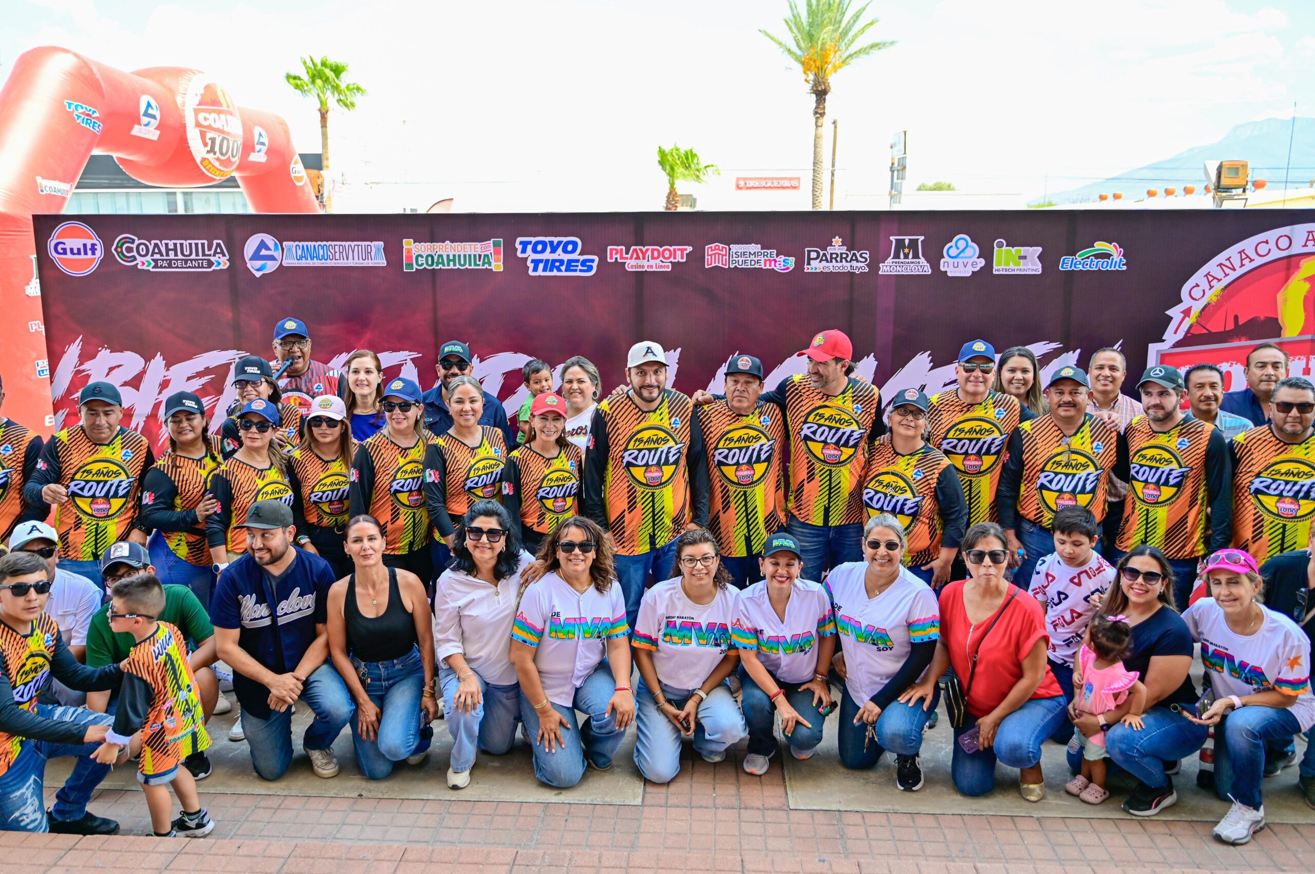 Carlos Villarreal recibe en Monclova a los competidores del rally Coahuila 1000