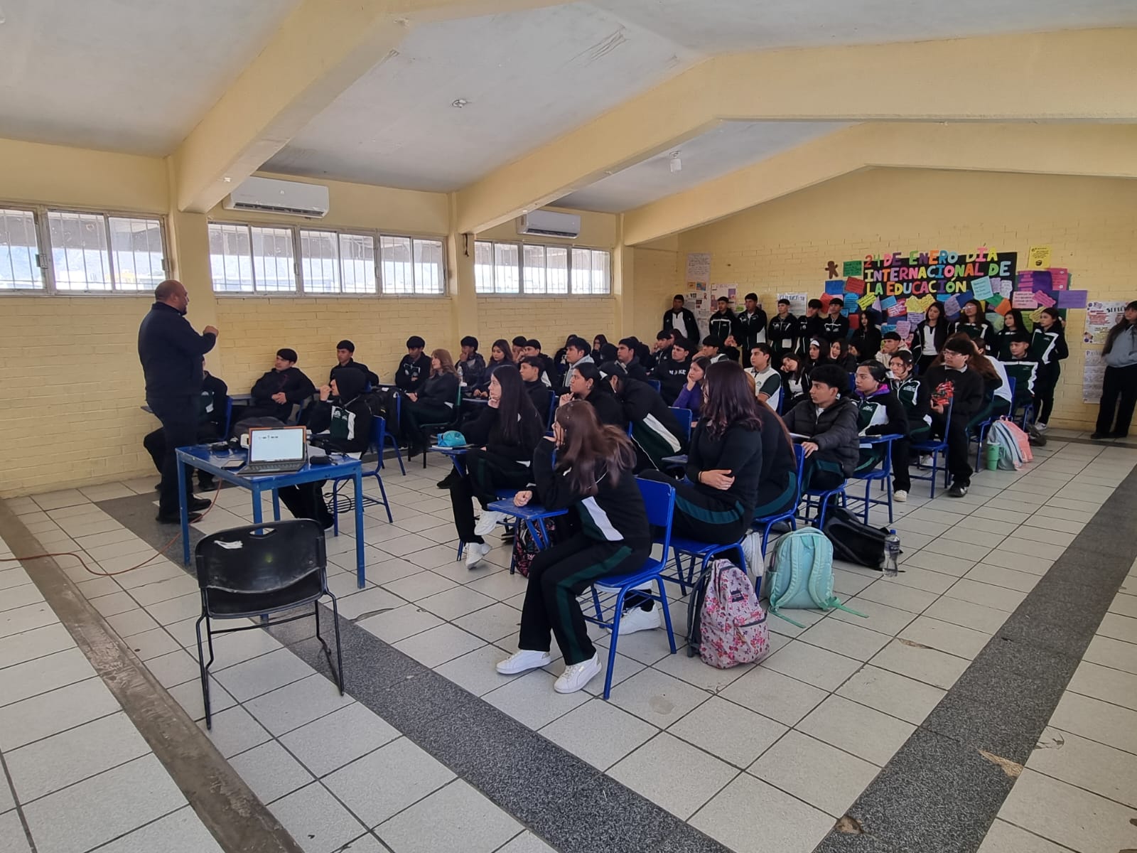 >Imparten pláticas de prevención de adicciones a estudiantes del COBAC Castaños