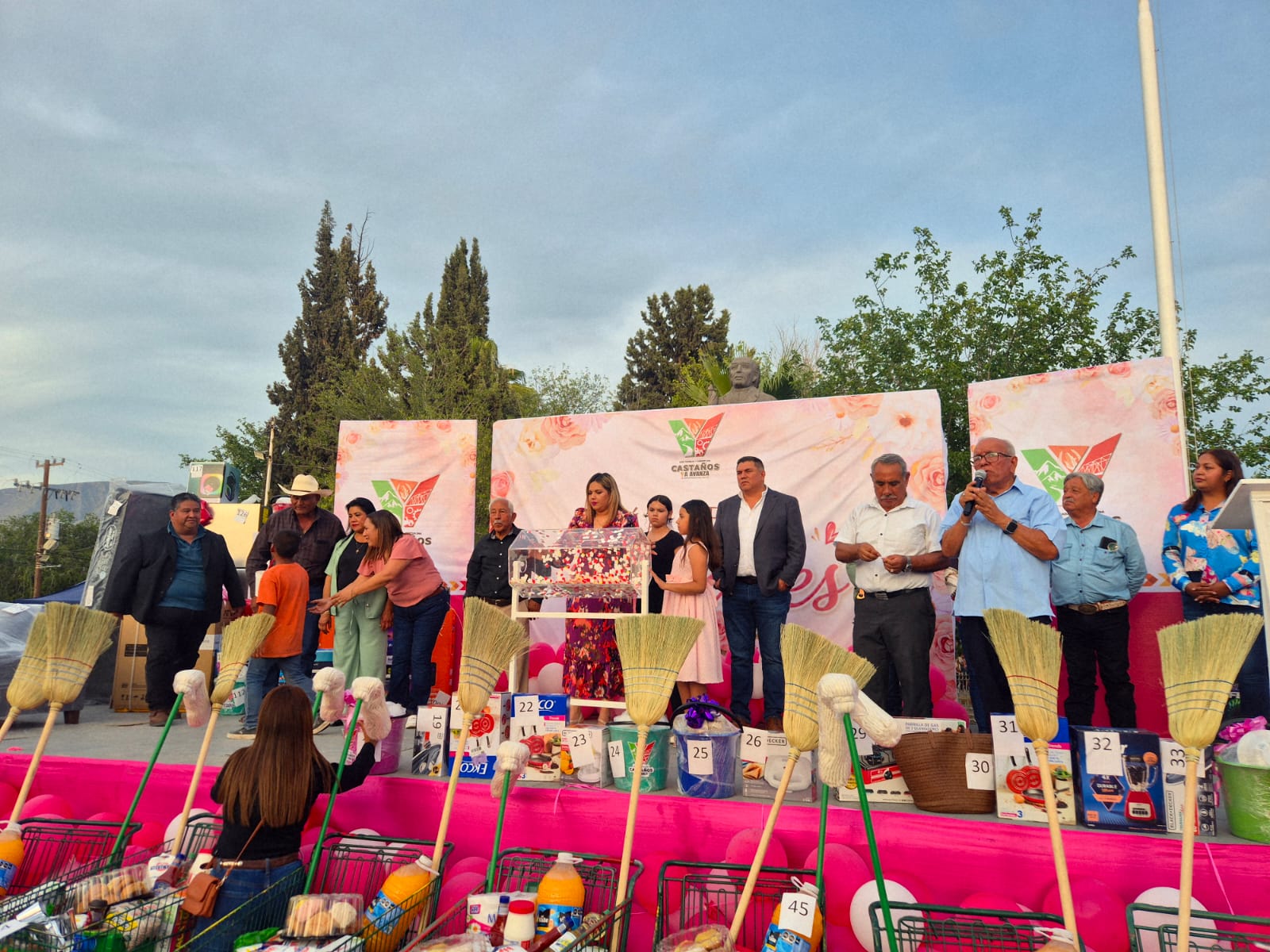 >Celebra Castaños Día de las Madres con emotivo festejo
